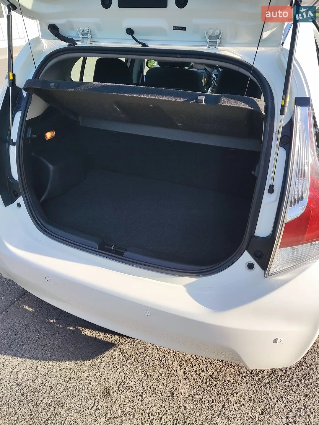 2016 Toyota Prius c - мініатюра 4