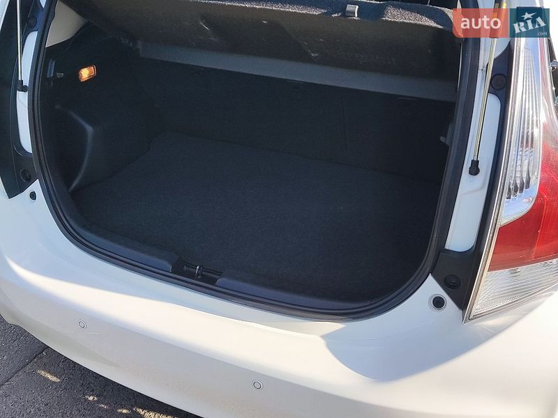 Хэтчбек Toyota Prius 2016 в Киеве