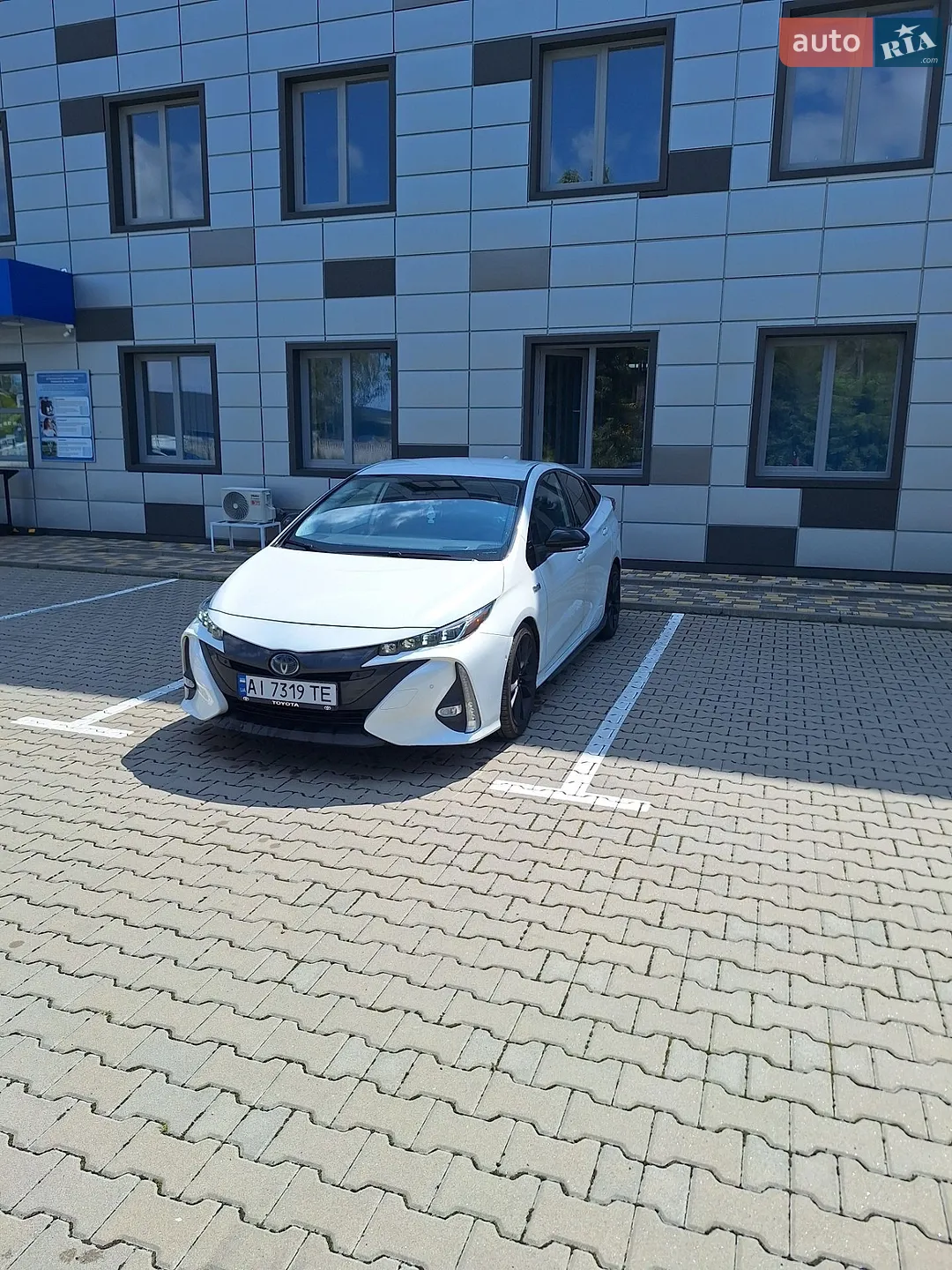 2020 Toyota Prius - фото 1