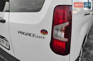 Минивэн Toyota Proace City 2020 в 