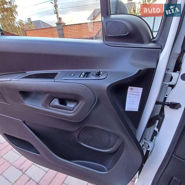 Вантажний фургон Toyota Proace City 2022 в Житомирі