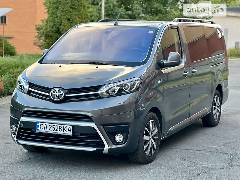 Минивэн Toyota Proace Verso 2022 в 
