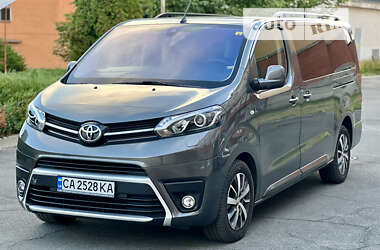 Минивэн Toyota Proace Verso 2022 в 