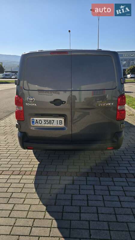 Грузовой фургон Toyota Proace 2018 в Тячеве