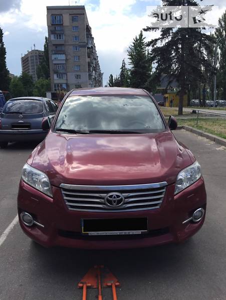 Toyota RAV4 2010 року