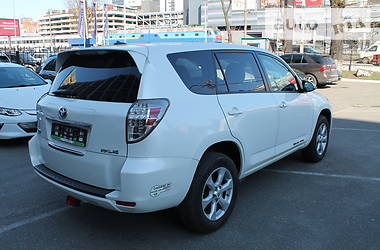 Позашляховик / Кросовер Toyota RAV4 EV 2013 в 