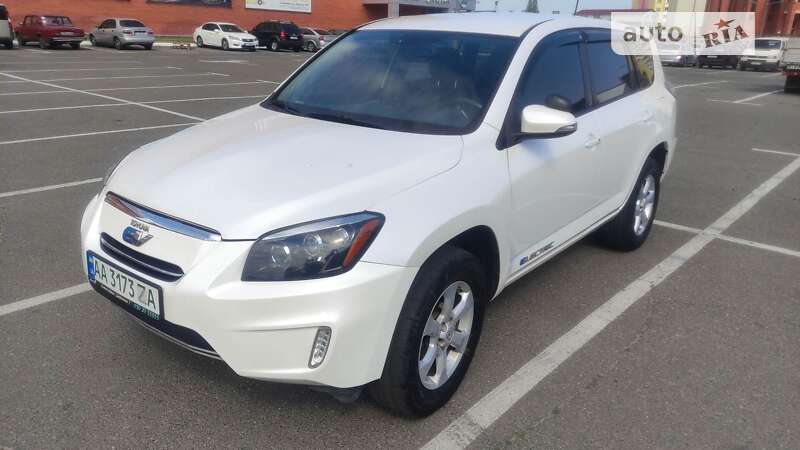 Внедорожник / Кроссовер Toyota RAV4 EV 2013 в Киеве