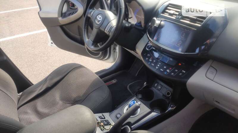 Внедорожник / Кроссовер Toyota RAV4 EV 2013 в Киеве