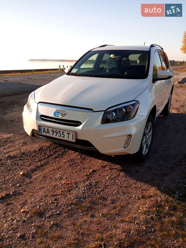 Позашляховик / Кросовер Toyota RAV4 EV 2014 в Світловодську