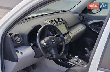 Внедорожник / Кроссовер Toyota RAV4 EV 2013 в Киеве