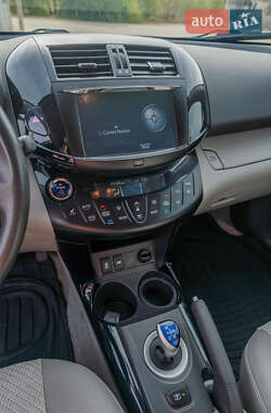 Внедорожник / Кроссовер Toyota RAV4 EV 2014 в 