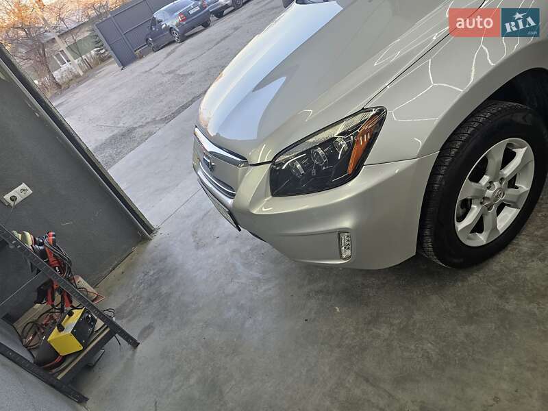 Внедорожник / Кроссовер Toyota RAV4 EV 2014 в Львове