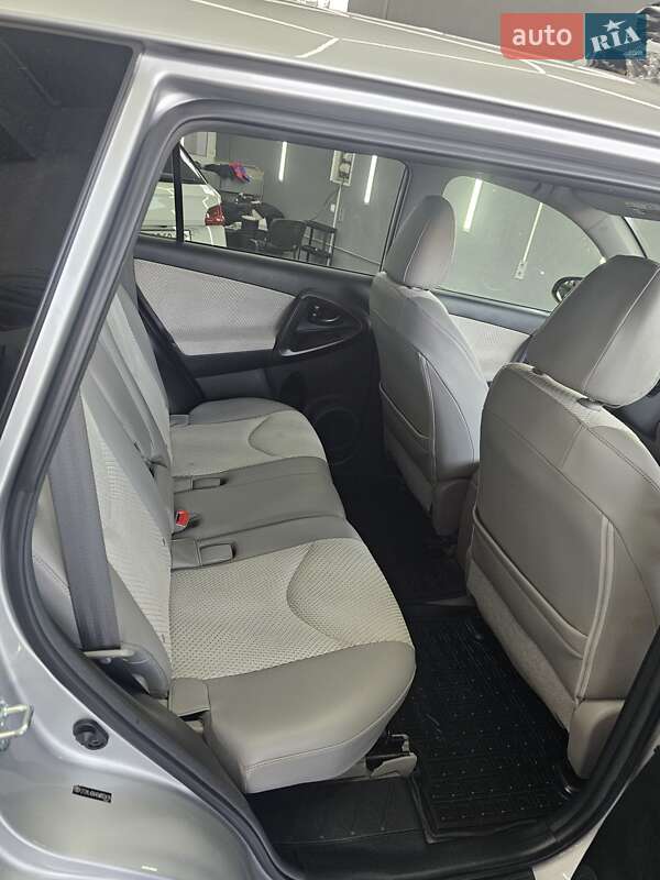 Внедорожник / Кроссовер Toyota RAV4 EV 2014 в Львове