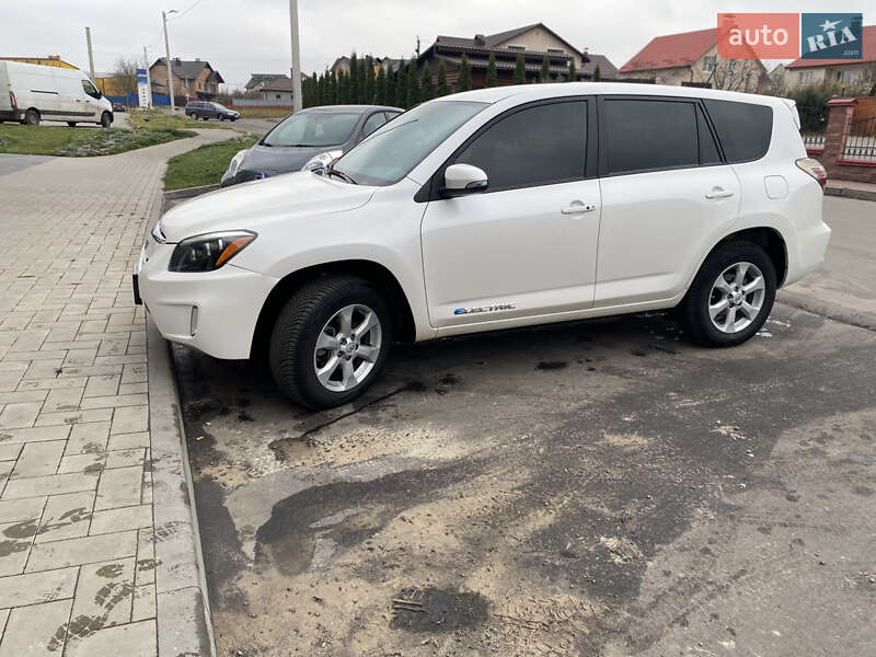 Toyota RAV4 EV 2014