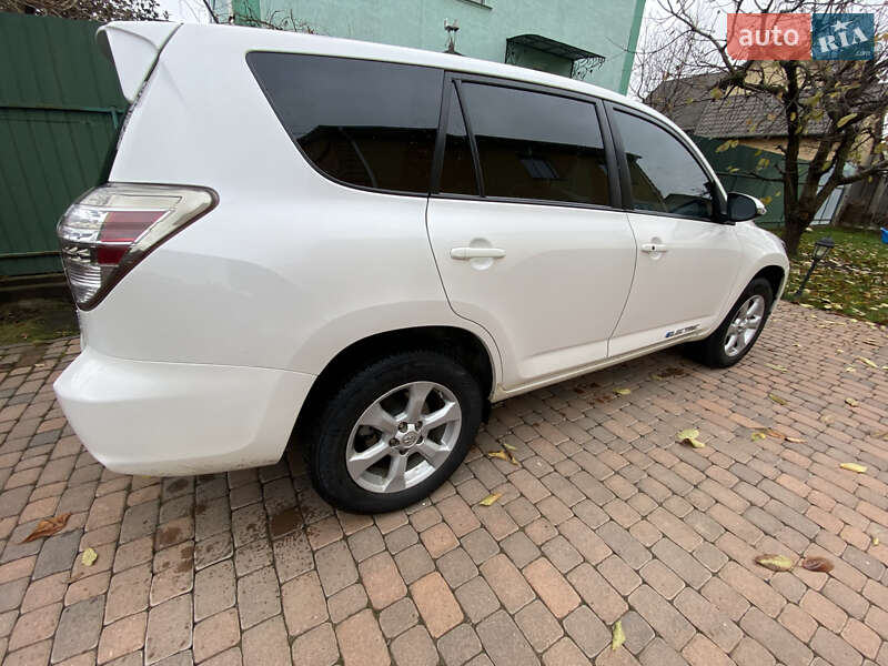 Внедорожник / Кроссовер Toyota RAV4 EV 2014 в Хмельницком