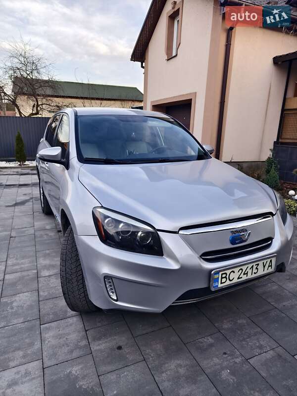 Внедорожник / Кроссовер Toyota RAV4 EV 2013 в 