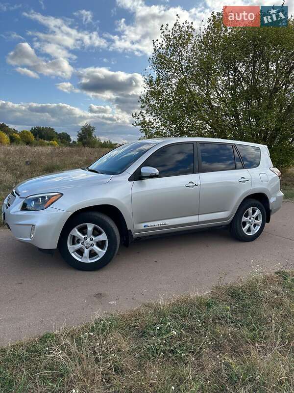 Внедорожник / Кроссовер Toyota RAV4 EV 2014 в Киеве