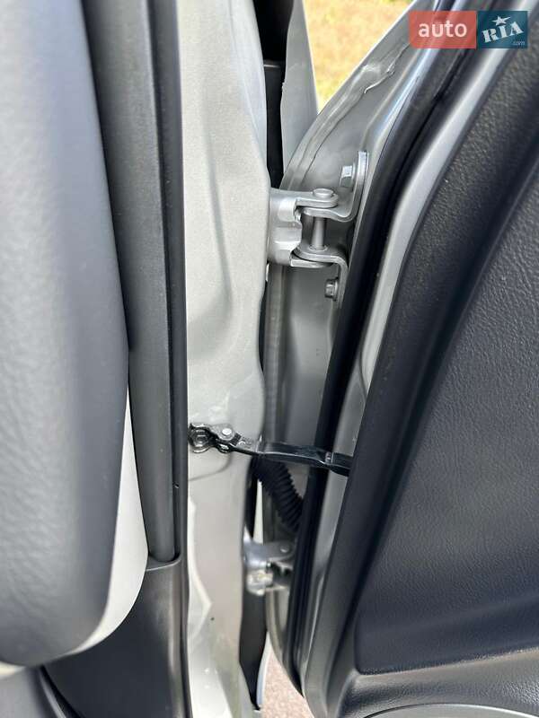 Внедорожник / Кроссовер Toyota RAV4 EV 2014 в Киеве