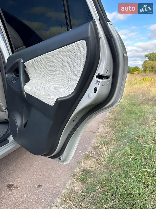 Позашляховик / Кросовер Toyota RAV4 EV 2014 в Києві