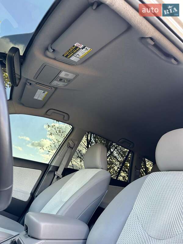 Позашляховик / Кросовер Toyota RAV4 EV 2014 в Києві