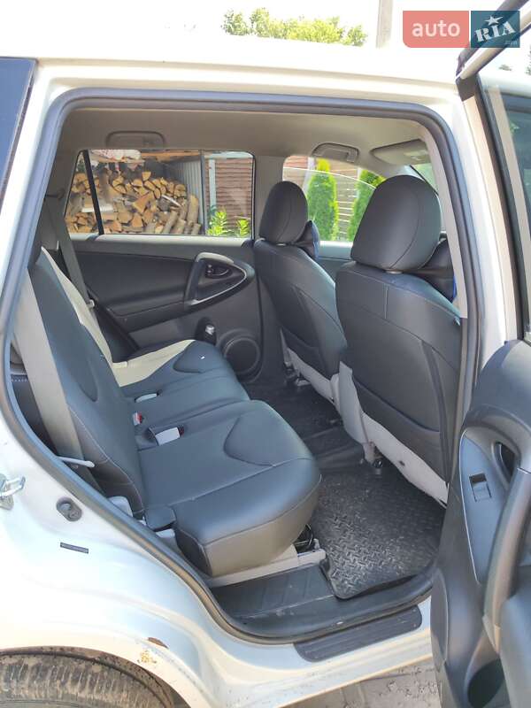 Toyota RAV4 EV 2014