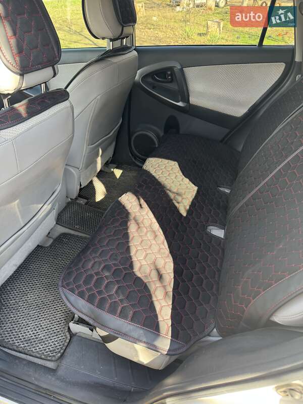Внедорожник / Кроссовер Toyota RAV4 EV 2012 в Кривом Роге