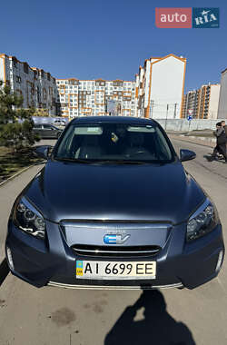Внедорожник / Кроссовер Toyota RAV4 EV 2014 в 