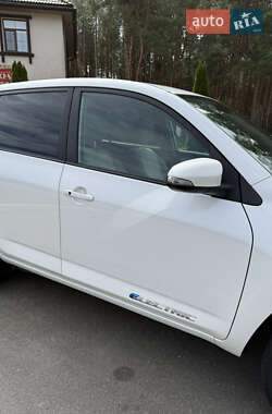 Внедорожник / Кроссовер Toyota RAV4 EV 2013 в 