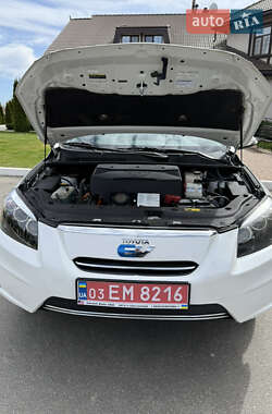 Внедорожник / Кроссовер Toyota RAV4 EV 2013 в 