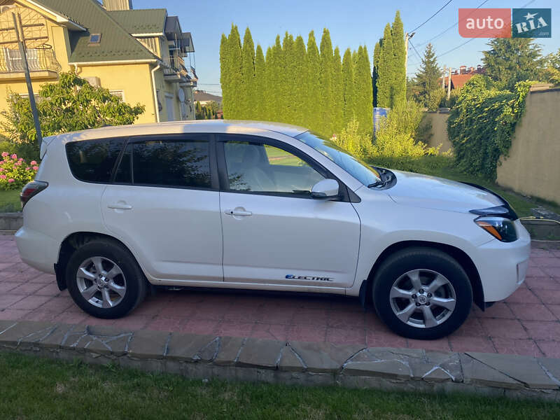 Внедорожник / Кроссовер Toyota RAV4 EV 2014 в Киеве