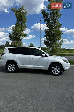 Внедорожник / Кроссовер Toyota RAV4 EV 2013 в 