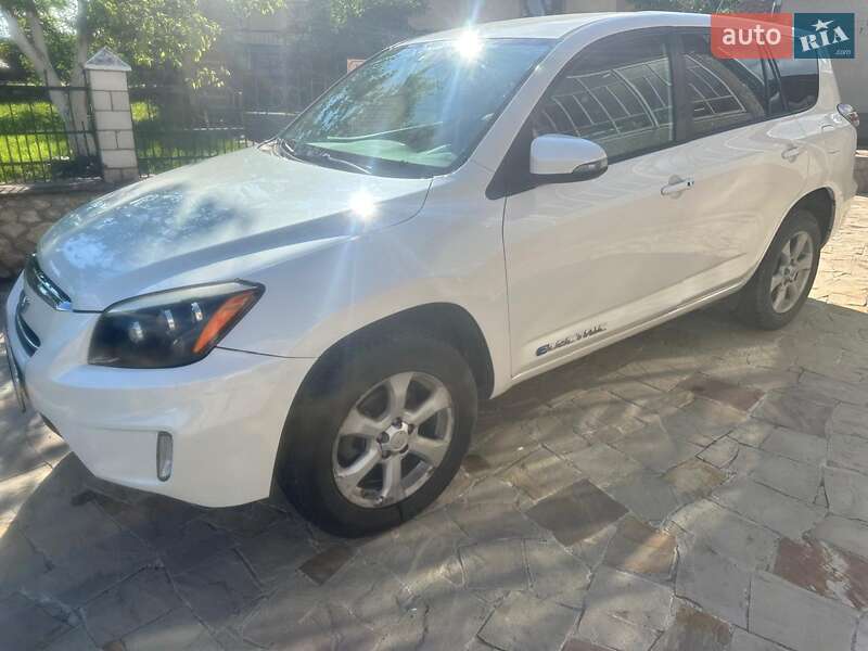 Внедорожник / Кроссовер Toyota RAV4 EV 2013 в Тернополе фото 2 Внедорожник / Кроссовер Toyota RAV4 EV 2013 в Тернополе