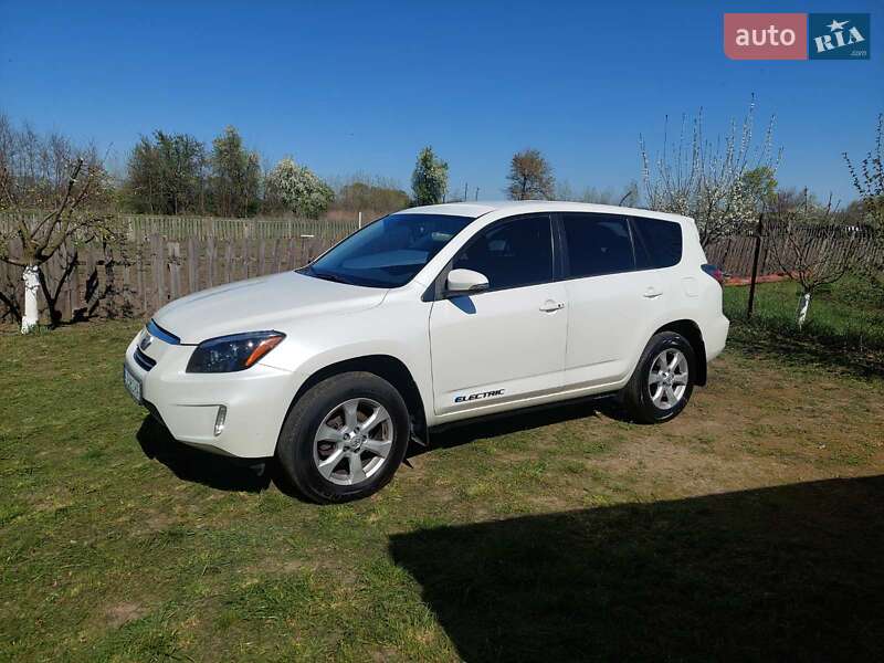 Внедорожник / Кроссовер Toyota RAV4 EV 2014 в 