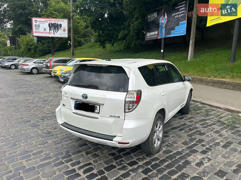 Позашляховик / Кросовер Toyota RAV4 EV 2012 в Чернівцях