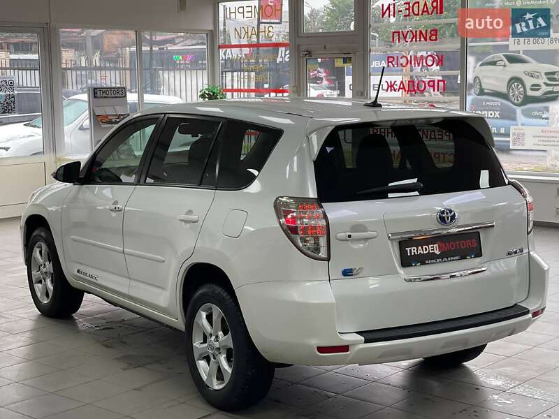 Внедорожник / Кроссовер Toyota RAV4 EV 2013 в Киеве