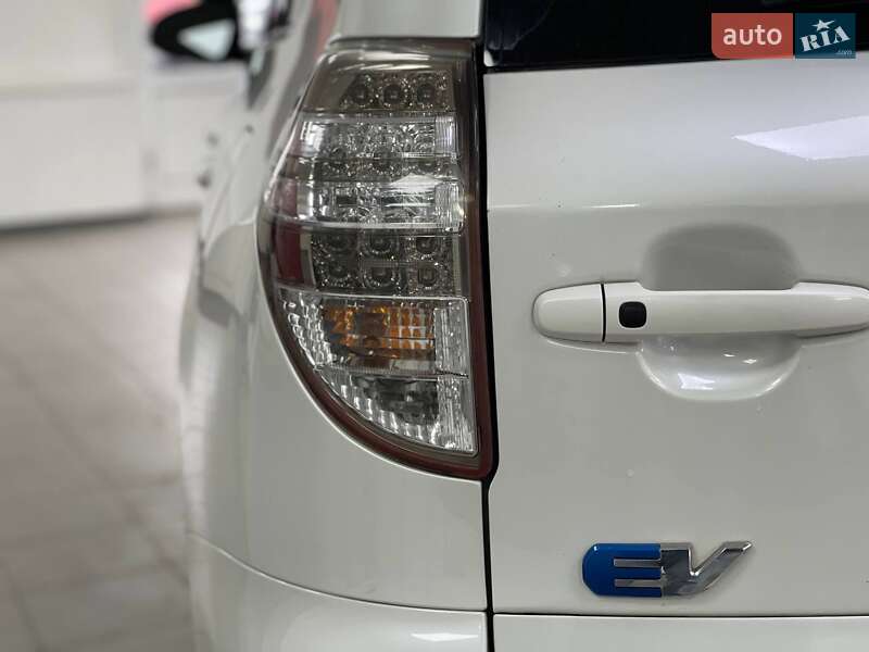 Внедорожник / Кроссовер Toyota RAV4 EV 2013 в Киеве