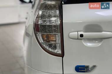 Внедорожник / Кроссовер Toyota RAV4 EV 2013 в 