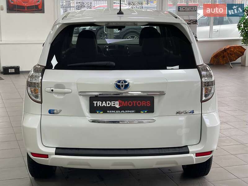 Внедорожник / Кроссовер Toyota RAV4 EV 2013 в Киеве