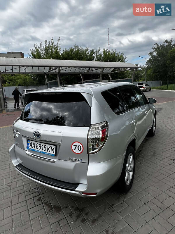 Внедорожник / Кроссовер Toyota RAV4 EV 2014 в Киеве