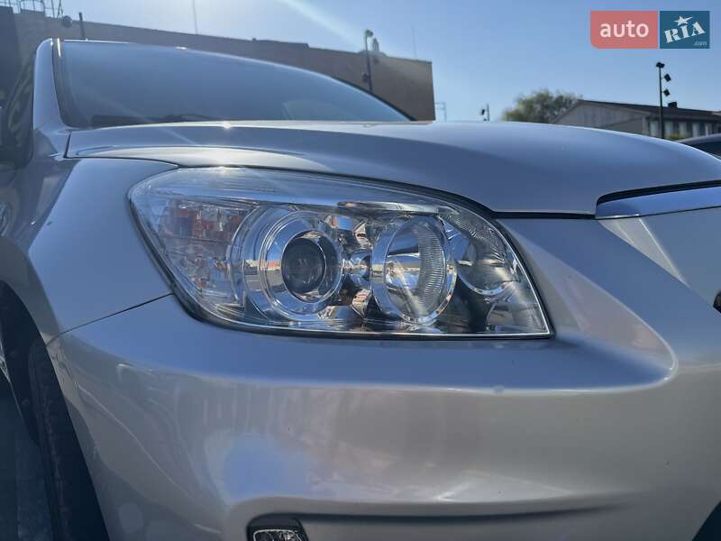Внедорожник / Кроссовер Toyota RAV4 EV 2013 в Киеве