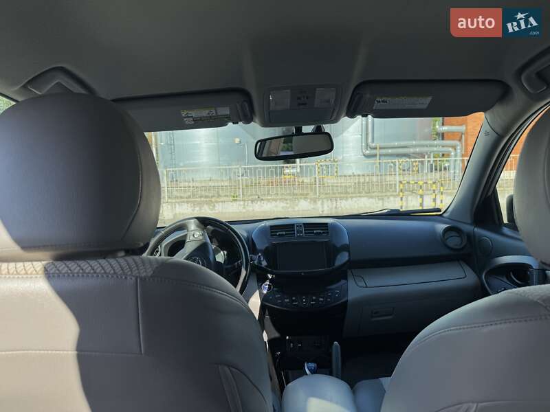 Внедорожник / Кроссовер Toyota RAV4 EV 2013 в Киеве
