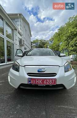 Внедорожник / Кроссовер Toyota RAV4 EV 2013 в 