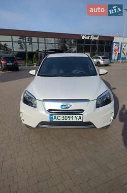 Внедорожник / Кроссовер Toyota RAV4 EV 2012 в 