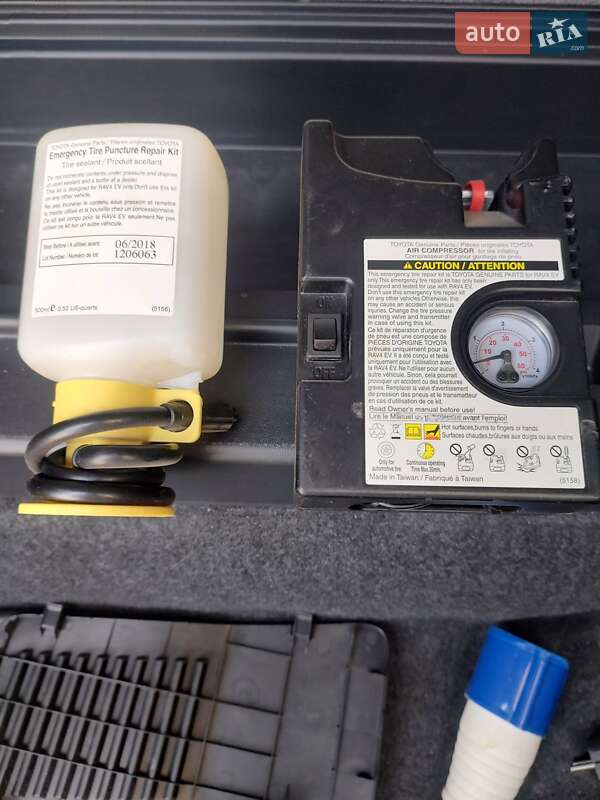 Позашляховик / Кросовер Toyota RAV4 EV 2012 в Ковелі