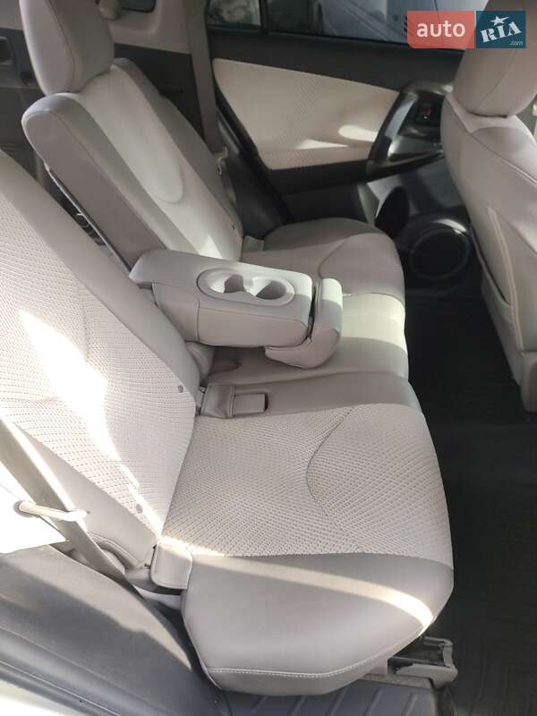 Позашляховик / Кросовер Toyota RAV4 EV 2012 в Ковелі