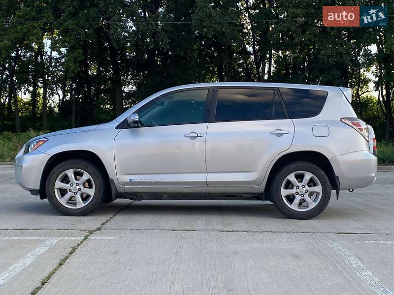 Внедорожник / Кроссовер Toyota RAV4 EV 2012 в Киеве