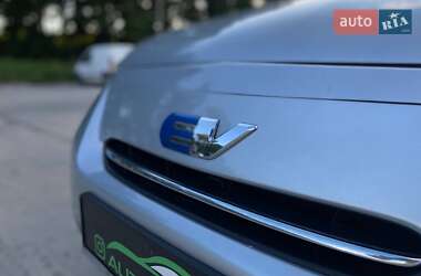 Внедорожник / Кроссовер Toyota RAV4 EV 2012 в 