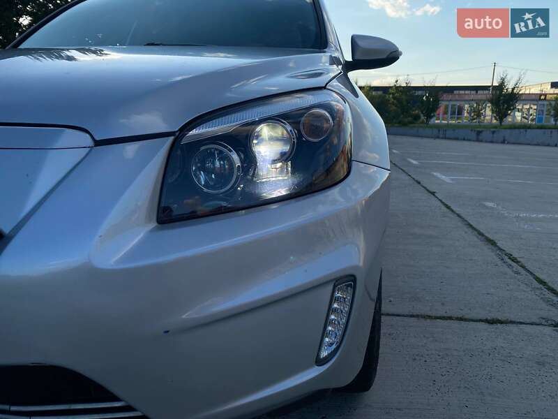 Внедорожник / Кроссовер Toyota RAV4 EV 2012 в Киеве