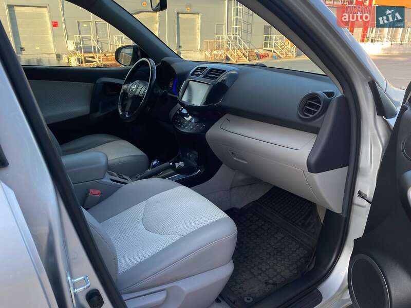Внедорожник / Кроссовер Toyota RAV4 EV 2012 в Киеве