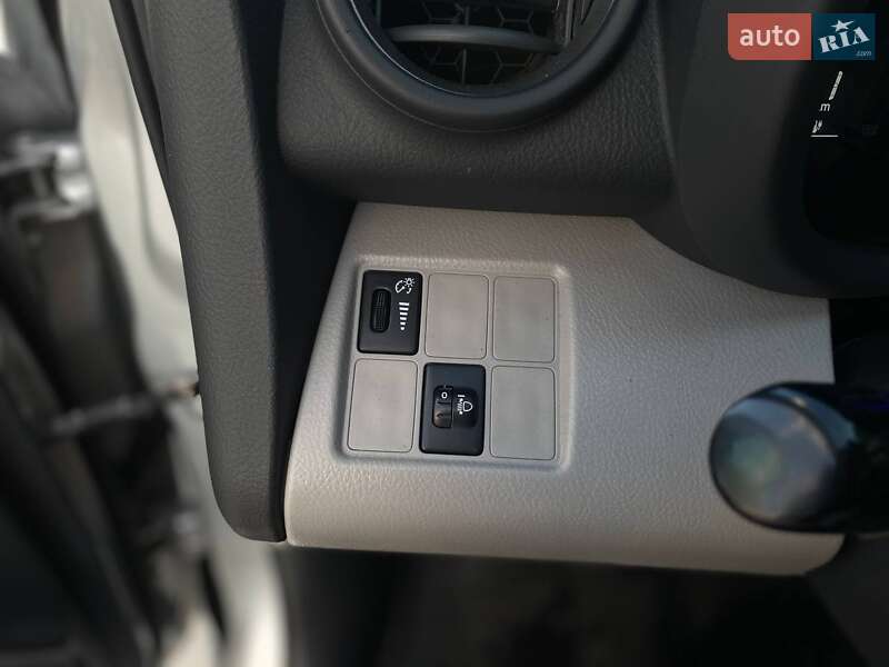Внедорожник / Кроссовер Toyota RAV4 EV 2012 в Киеве